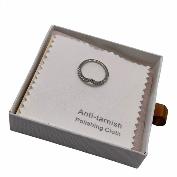 NIB 925 Sterling Silver Chevon V Shape Ring - Picture 6 of 6